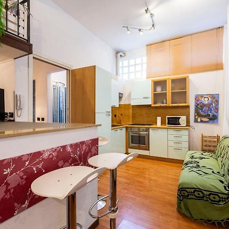Extensive Terrace Navigli Toy Artistic Apartment Milan Bagian luar foto