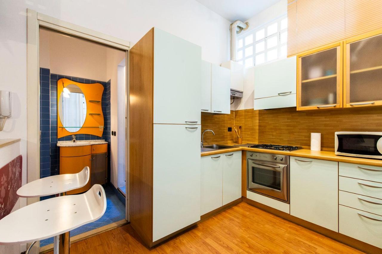 Extensive Terrace Navigli Toy Artistic Apartment Milan Bagian luar foto