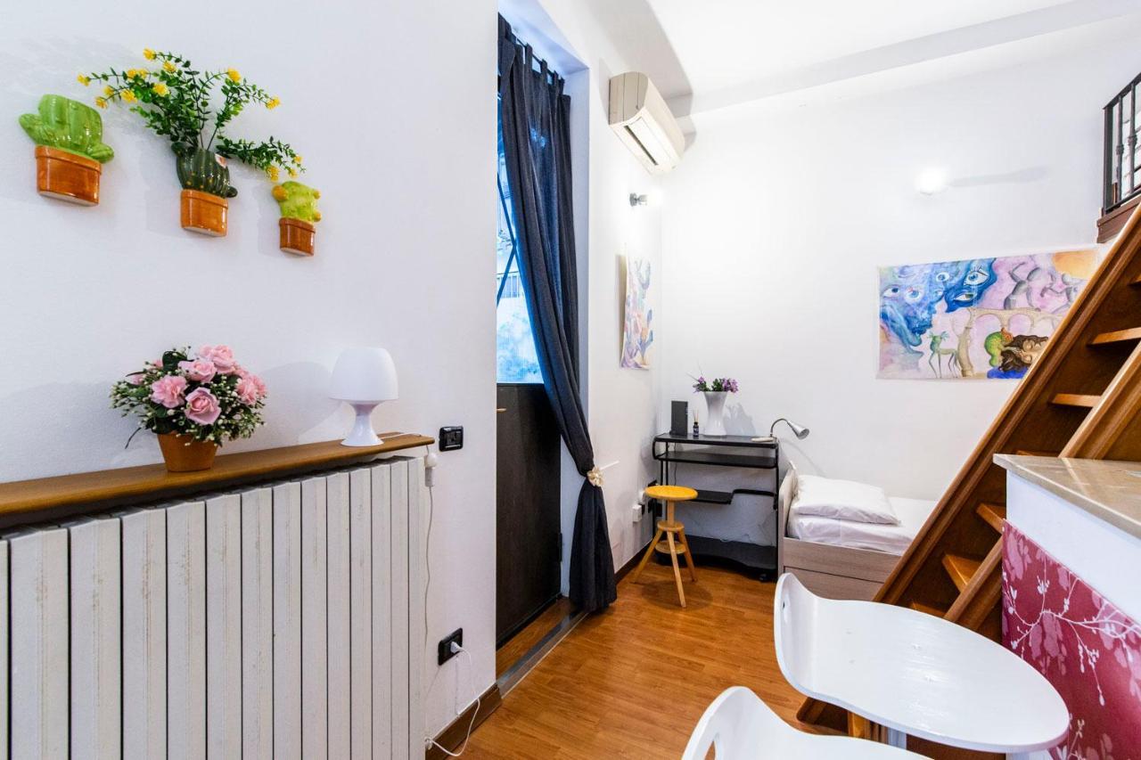 Extensive Terrace Navigli Toy Artistic Apartment Milan Bagian luar foto