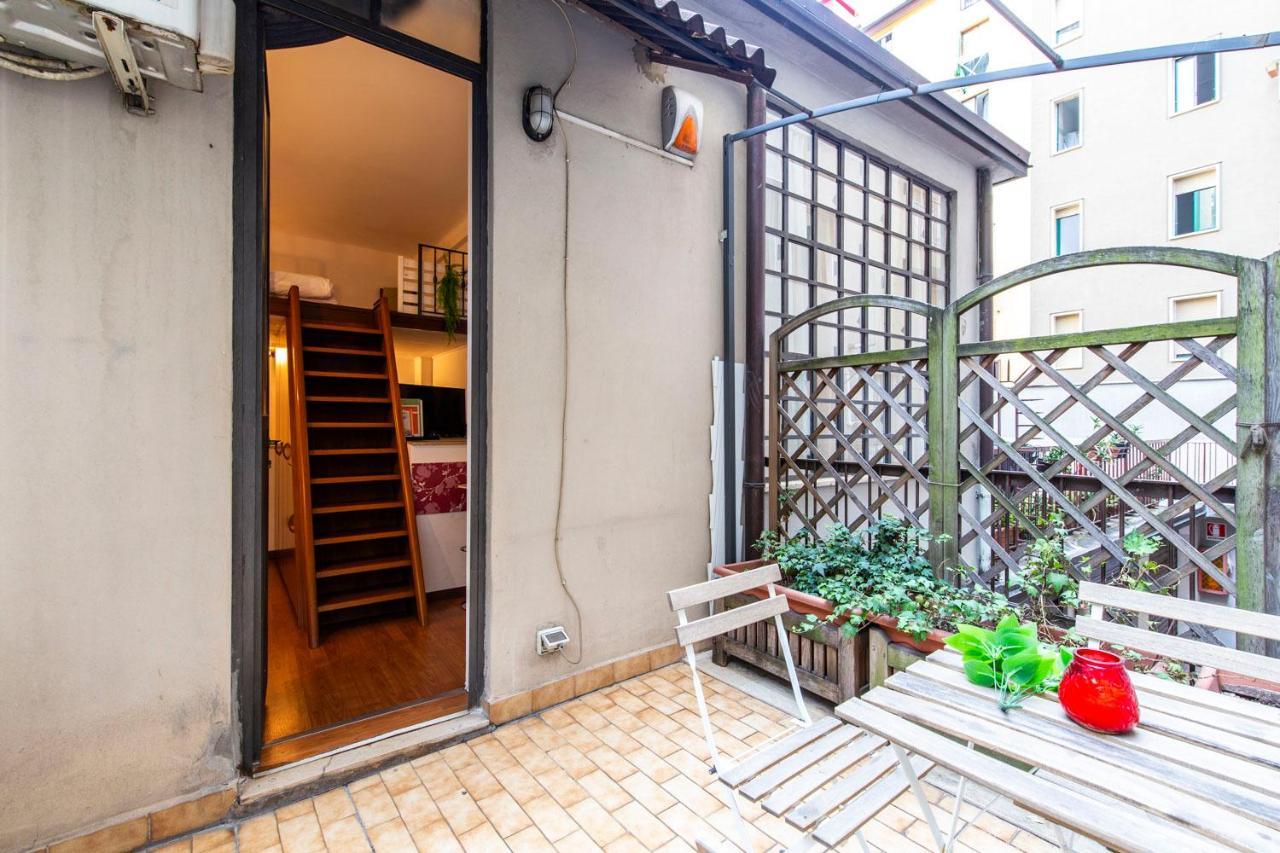 Extensive Terrace Navigli Toy Artistic Apartment Milan Bagian luar foto