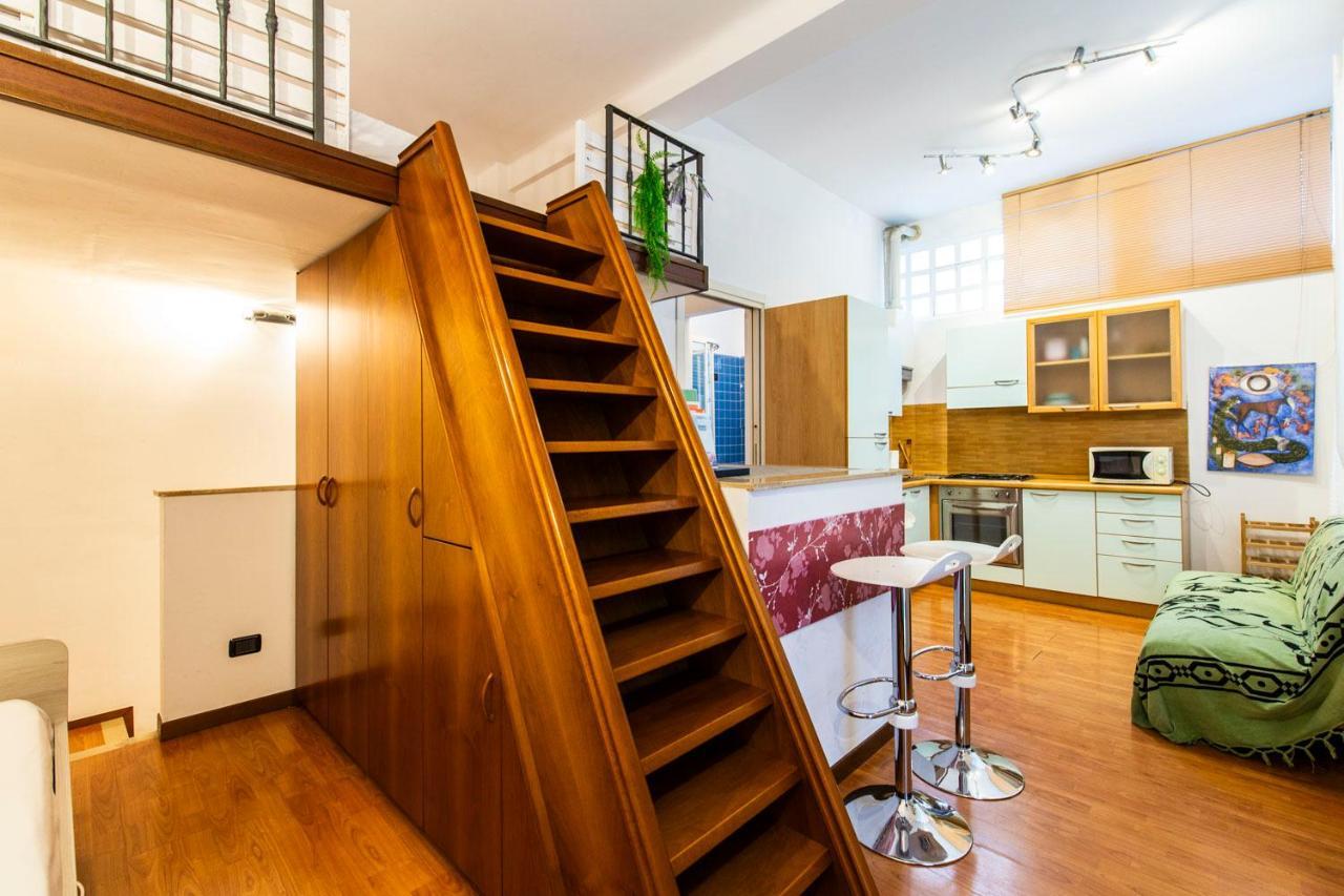Extensive Terrace Navigli Toy Artistic Apartment Milan Bagian luar foto