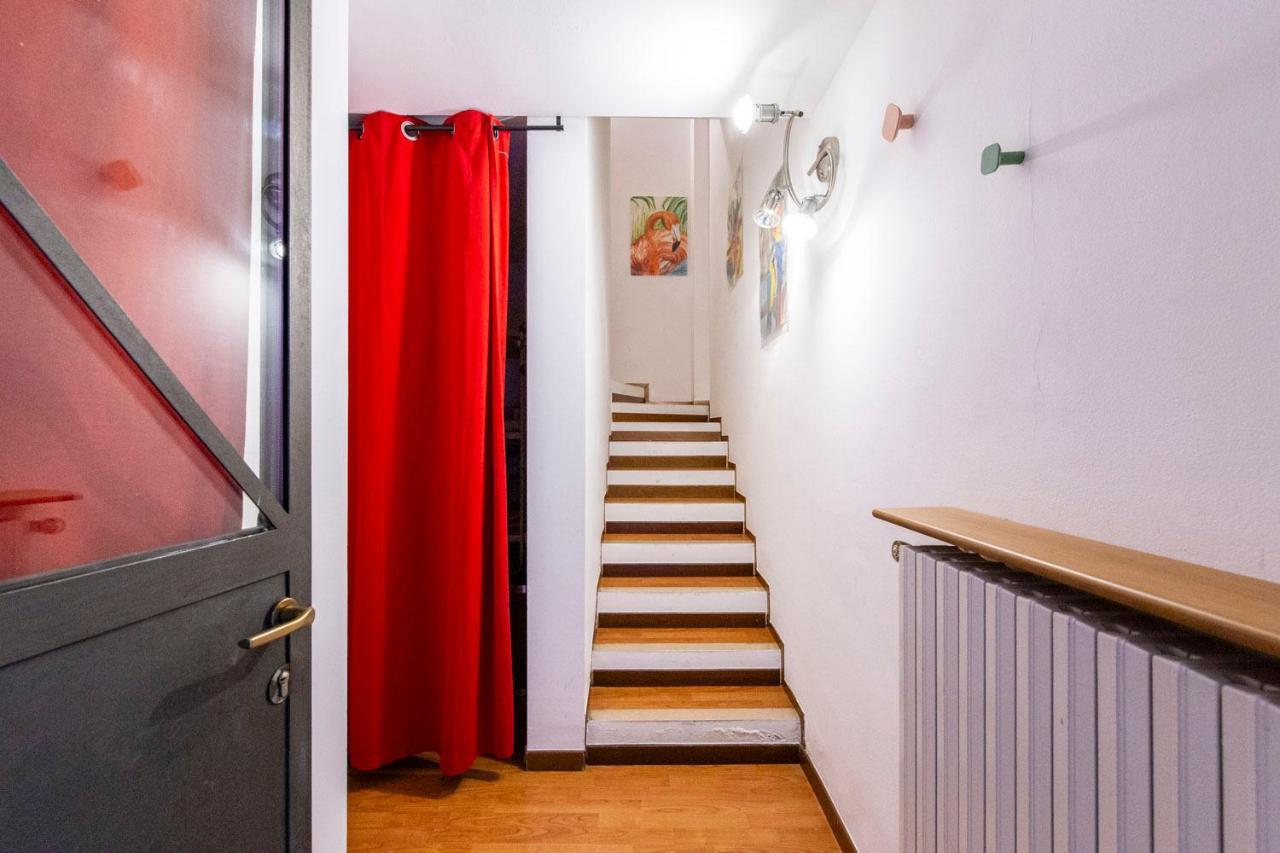 Extensive Terrace Navigli Toy Artistic Apartment Milan Bagian luar foto