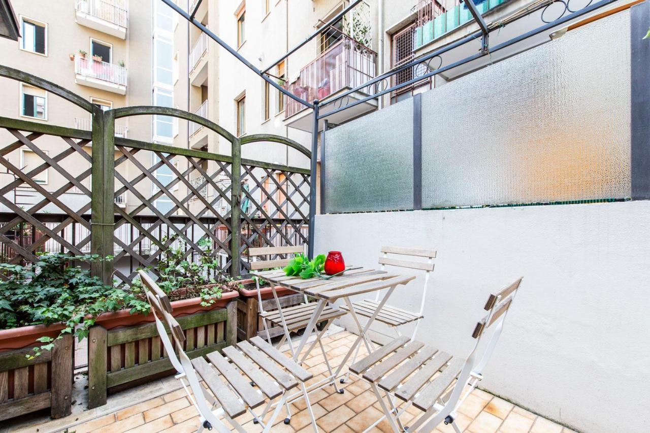 Extensive Terrace Navigli Toy Artistic Apartment Milan Bagian luar foto