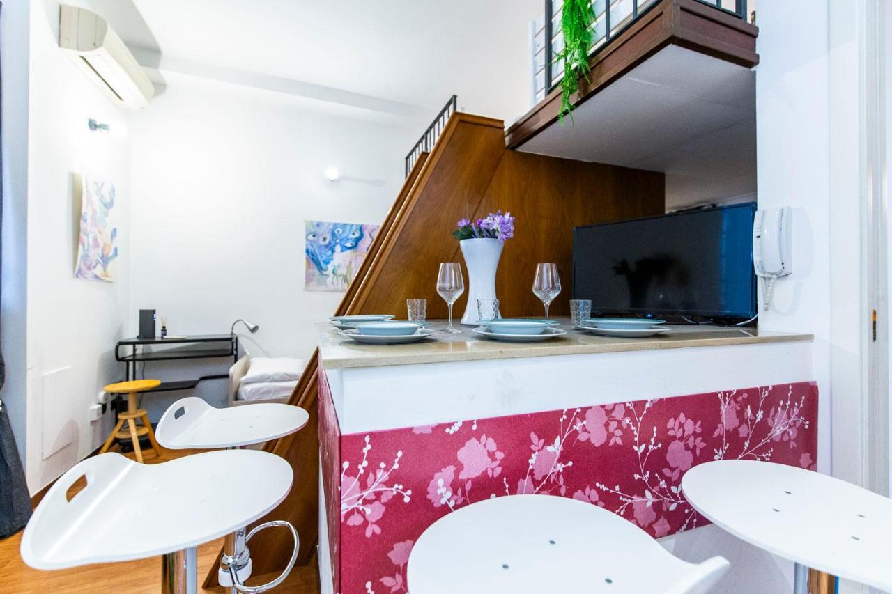 Extensive Terrace Navigli Toy Artistic Apartment Milan Bagian luar foto