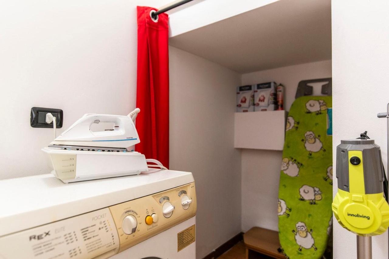 Extensive Terrace Navigli Toy Artistic Apartment Milan Bagian luar foto