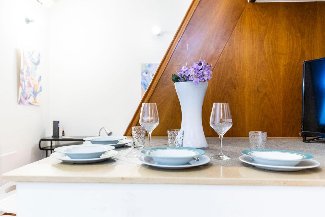 Extensive Terrace Navigli Toy Artistic Apartment Milan Bagian luar foto