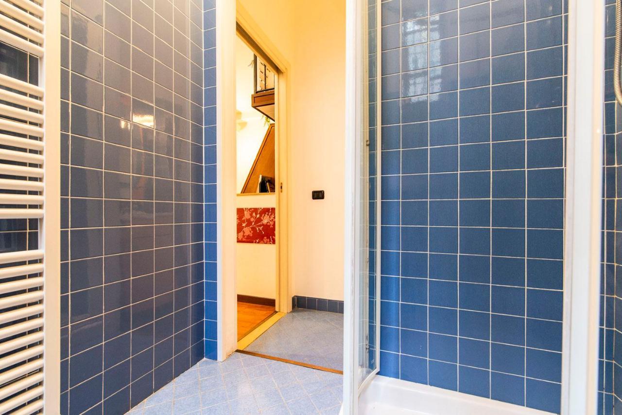 Extensive Terrace Navigli Toy Artistic Apartment Milan Bagian luar foto