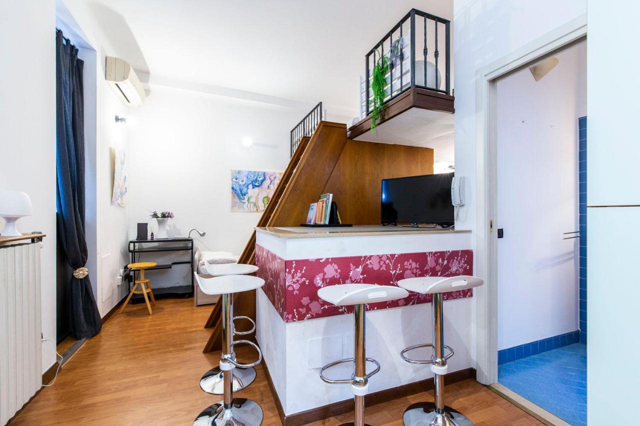 Extensive Terrace Navigli Toy Artistic Apartment Milan Bagian luar foto