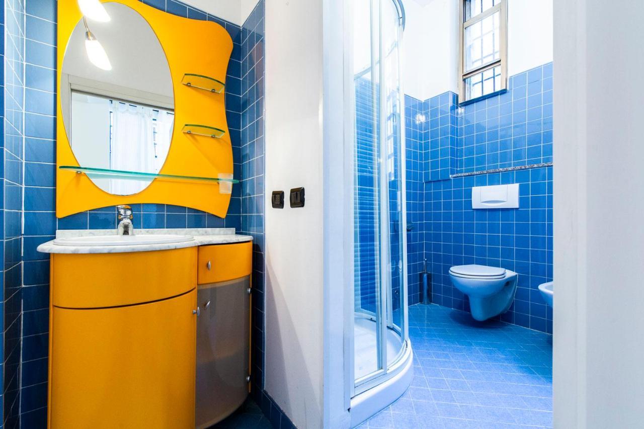 Extensive Terrace Navigli Toy Artistic Apartment Milan Bagian luar foto